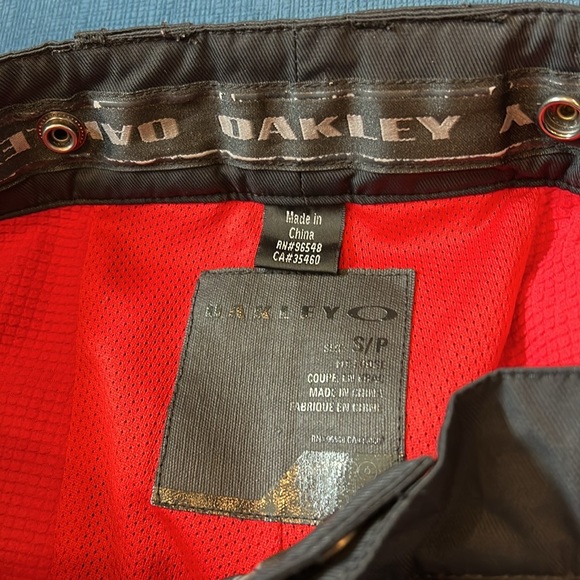 Black with red accents Oakley Pro Rider series ski/snowboard pants, size S/P. - Picture 7 of 8